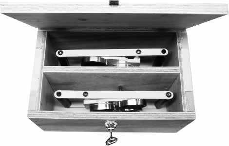 IMPA 232095 — Box storing wooden for, two holding magnets