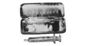 IMPA 391302 — Injection syringe 5ml, with metal case