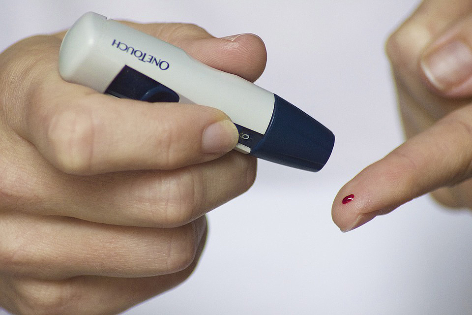 IMPA 391502 — Glucometer with blood sampling, device