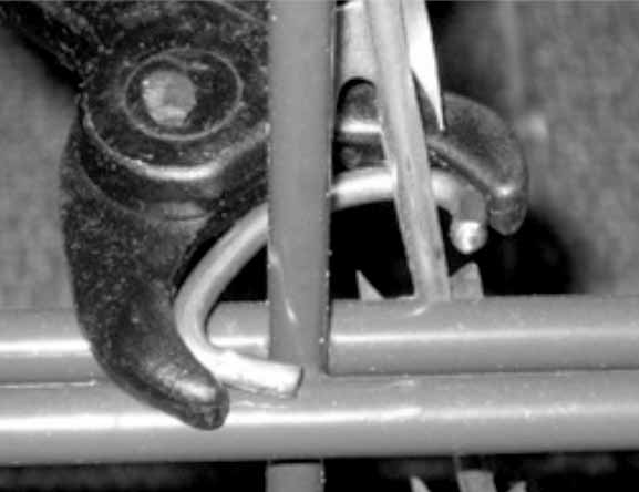 IMPA 611765 — Plier clip razor wire