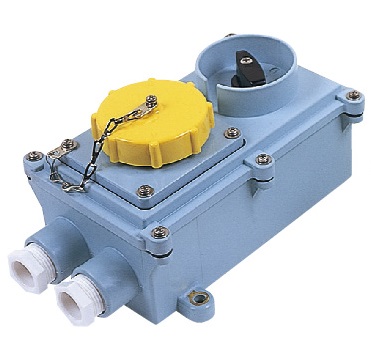 IMPA 792771 — Receptacle w/t iec type w/lock, 2p+e ac100-130v yellow rsil2-2